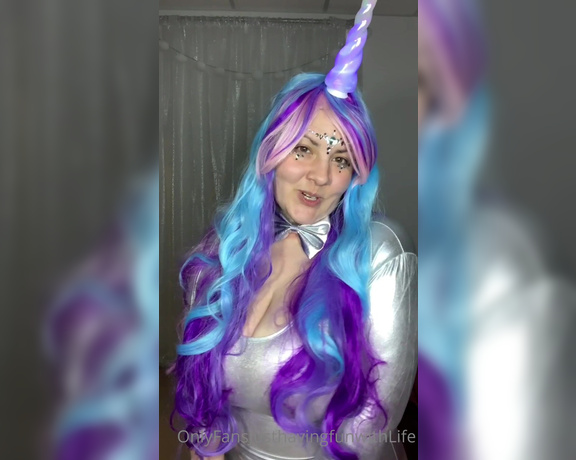 JustHavingFunWithLife aka Justhavingfunwithlife OnlyFans - Shy unicorn at the convention wants to show you her goodies Total time 706