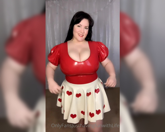 JustHavingFunWithLife aka Justhavingfunwithlife OnlyFans - Non nude latex Latex is such a process to put on and take off, my hubby helped me do all this and 2