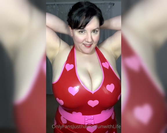 JustHavingFunWithLife aka Justhavingfunwithlife OnlyFans - Bouncing in latex dress and then taking it off