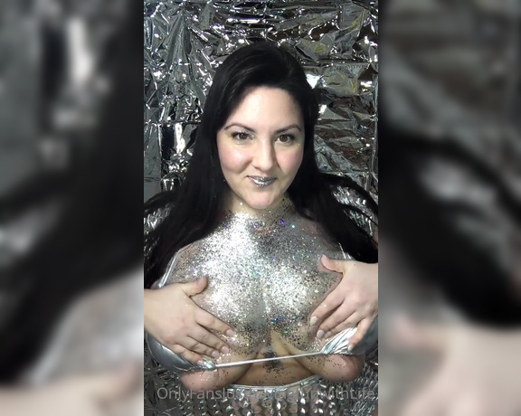 JustHavingFunWithLife aka Justhavingfunwithlife OnlyFans - That one time three years ago I tried glitter Sorry the video is so short at the end I filled m 20