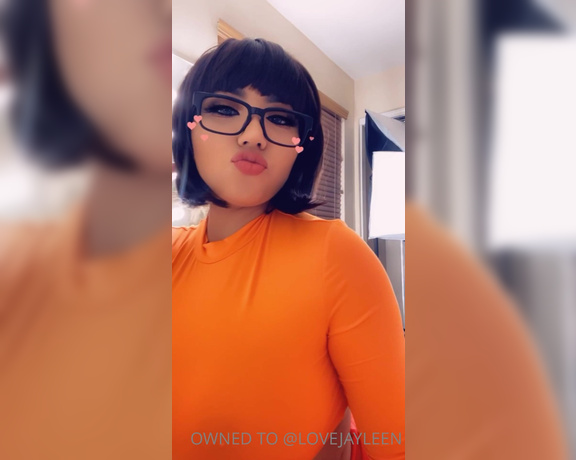 LoveJayleen aka Lovejayleen OnlyFans - Hey Daddy, I hope your having a good night ) ! If you wanna See VELMA get FUCKED DM me hehe )