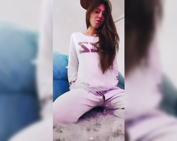 Miki Infinita aka Miki_infinita OnlyFans - Thats how I am ! I wanted to show you my common day, its cold and Im always in my pajamas hahah 1