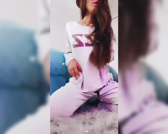 Miki Infinita aka Miki_infinita OnlyFans - Thats how I am ! I wanted to show you my common day, its cold and Im always in my pajamas hahah 1