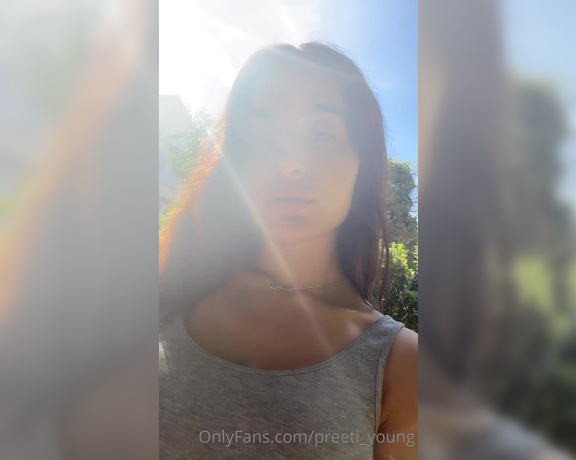 Preeti Babestation aka Preeti_young OnlyFans - Sunshine got me feeling so horny