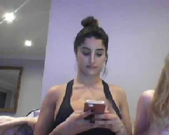 Preeti Babestation aka Preeti_young OnlyFans - Im LIVE on #Fanscope Preeti and Brookie first ever fanscope! #GG