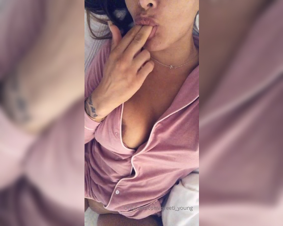 Preeti Babestation aka Preeti_young OnlyFans - Enjoying a lazy horny day in bed check your inbox for a VERY filthy pic