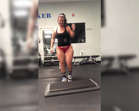 Thick and Sweet aka Thicksmiley OnlyFans - Monday morning workouts Tell me what you’d like to see next time Would you like to see me do all 1