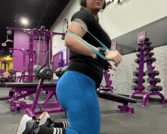 Thick and Sweet aka Thicksmiley OnlyFans - Today I did a personal best at the gym 50lbs 3 sets of 10 3