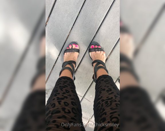 Thick and Sweet aka Thicksmiley OnlyFans - Baby come suck on my toes