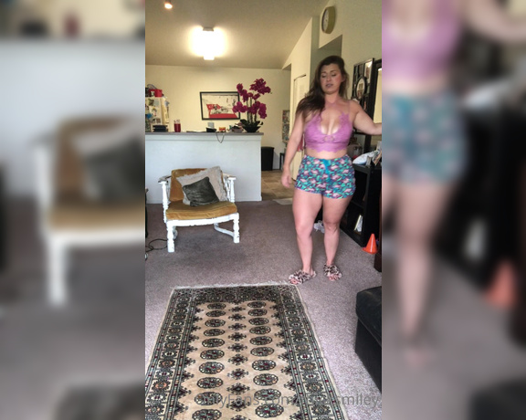 Thick and Sweet aka Thicksmiley OnlyFans - I hope you had a wonderful day here’s some Playful photoshootdancing and twerking 1