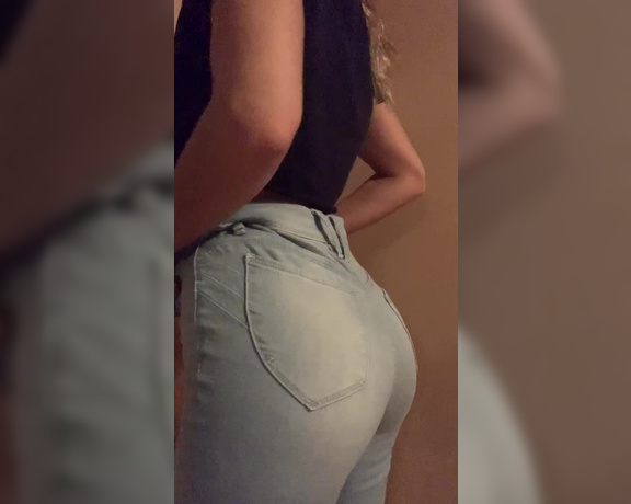 Ana Nello aka Ananello OnlyFans - Ooufffff my fat ass really can’t fit in these jeans