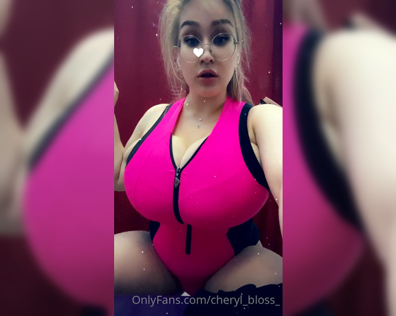 Cheryl Blossom aka Cheryl_bloss_ OnlyFans - If my friend unzips this zipper on the beach, then everyone will see my boobs It will be very emb