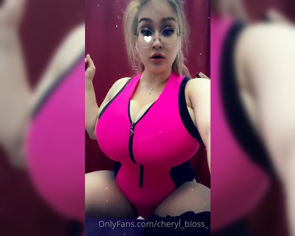 Cheryl Blossom aka Cheryl_bloss_ OnlyFans - If my friend unzips this zipper on the beach, then everyone will see my boobs It will be very emb