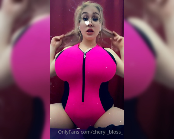 Cheryl Blossom aka Cheryl_bloss_ OnlyFans - If my friend unzips this zipper on the beach, then everyone will see my boobs It will be very emb
