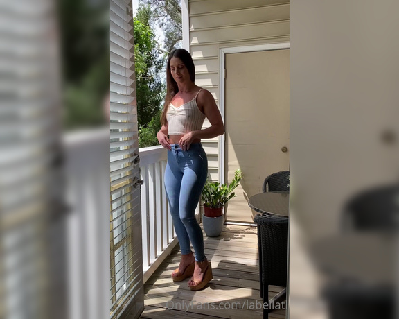 Lisa Bell aka Labellatl OnlyFans - Sun’s out, buns out! Happy Sunday Funday!
