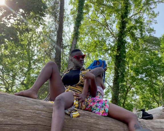 Moe Rayna aka Itsmoeduh OnlyFans - Good evening! Here’s a video of @naked unicorn and I at the park just vibing and fondling each other