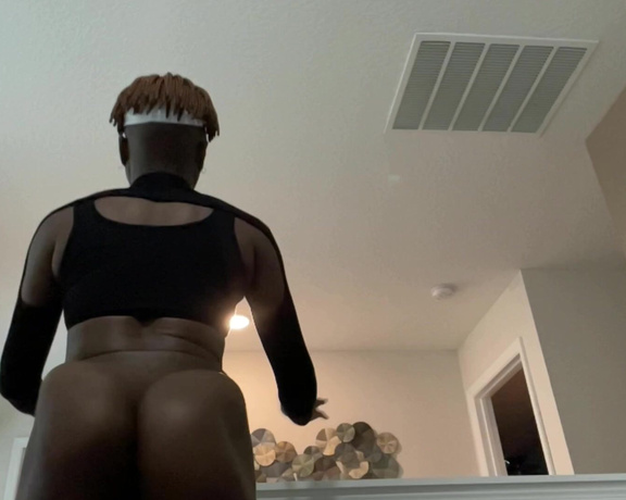 Moe Rayna aka Itsmoeduh OnlyFans - Happy Sunday here’s a slomo clap video for youuuu