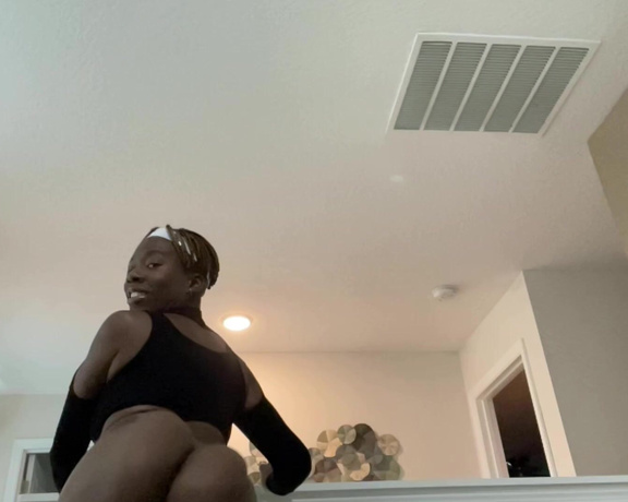 Moe Rayna aka Itsmoeduh OnlyFans - Happy Sunday here’s a slomo clap video for youuuu