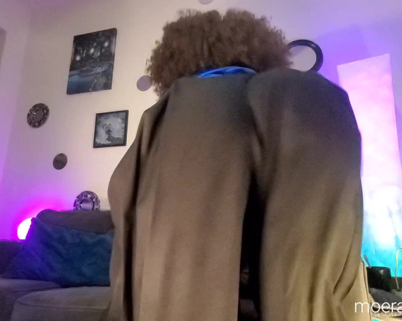 Moe Rayna aka Itsmoeduh OnlyFans - Happy Thursday yall! Heres a twerk video business casual style My cheeks are dumb jumpy in these