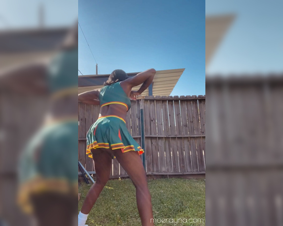 Moe Rayna aka Itsmoeduh OnlyFans - Happy Humpday y’all! I just got out of cheer practice and felt like twerking and teasing you Look b