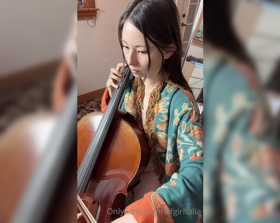 Talia aka Elfgirltalia OnlyFans - Cello in the rain apologies for squeaks Be glad I’m not learning the violin instead 4 lessons