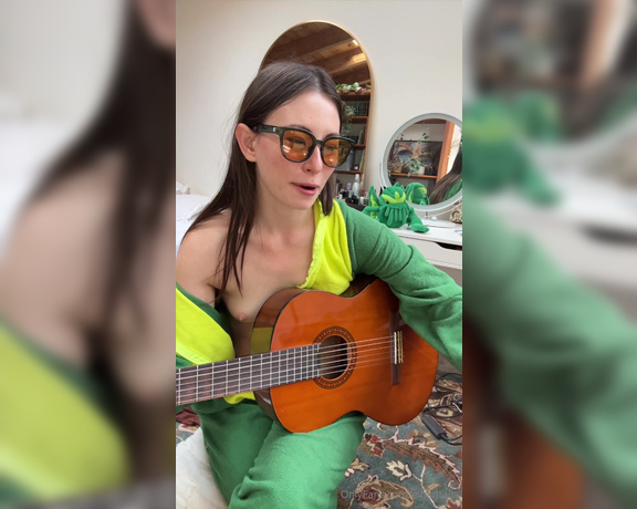 Talia aka Elfgirltalia OnlyFans - A wholesome Halloween song