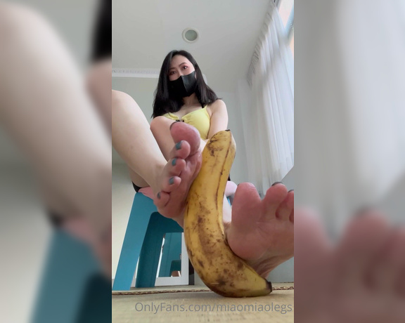 Miao aka Miaomiaolegs OnlyFans - Play bananas in your feet