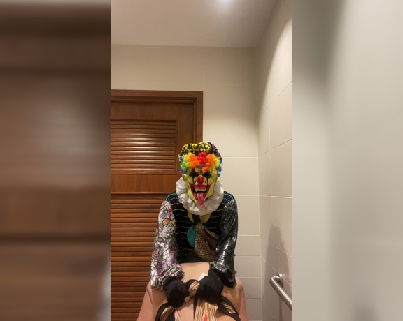 GIbbyTheClown - Bathroom break W Lila Lovely