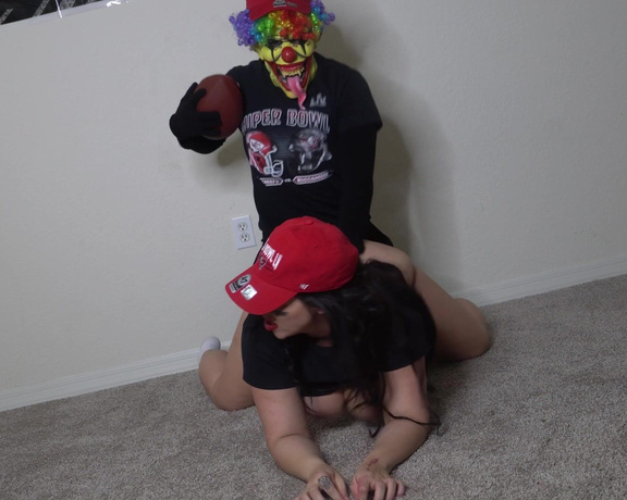 GIbbyTheClown - Clown fucks Tom Brady s slutty GF