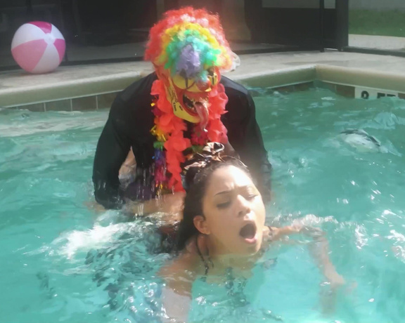 GIbbyTheClown - Gibby cock splashes in Luna wet pussy