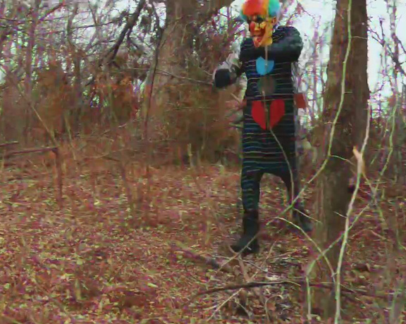 GIbbyTheClown - Pawg gets big clown dick in woods