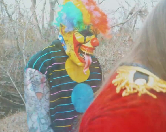 GIbbyTheClown - Pawg gets big clown dick in woods