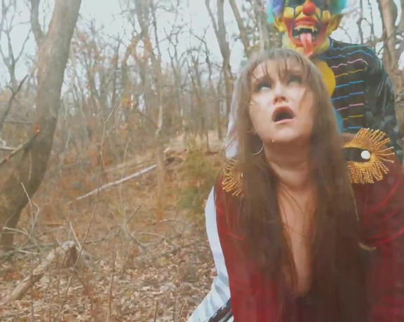 GIbbyTheClown - Pawg gets big clown dick in woods