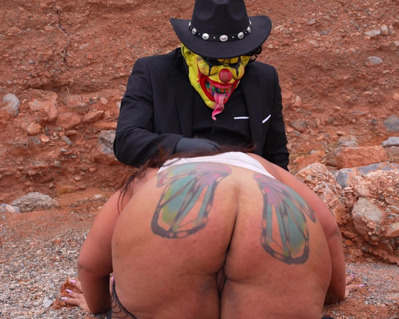 GIbbyTheClown - Stranded Cow Girl Blows Dick For A Ride