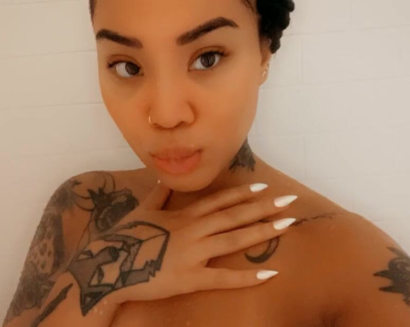 Honey Gold aka Honeygold OnlyFans - Who else showers before working out