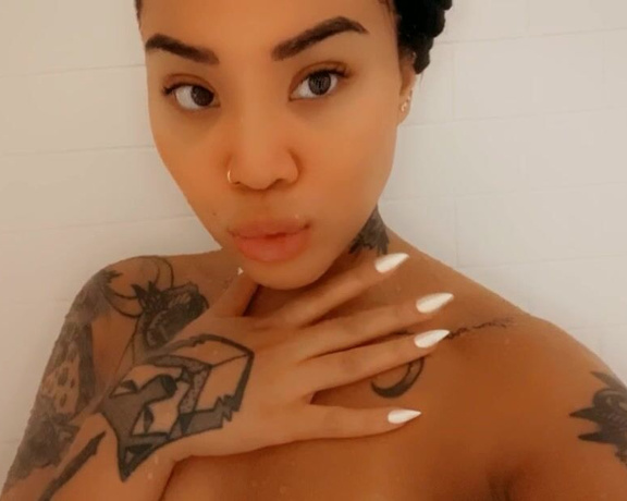 Honey Gold aka Honeygold OnlyFans - Who else showers before working out