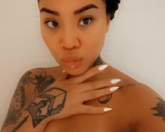 Honey Gold aka Honeygold OnlyFans - Who else showers before working out