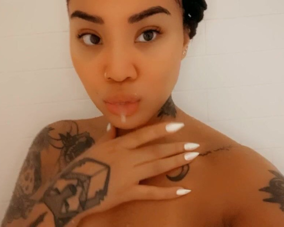 Honey Gold aka Honeygold OnlyFans - Who else showers before working out