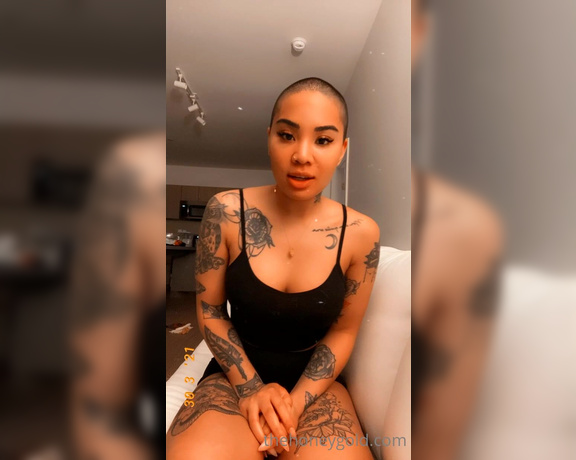 Honey Gold aka Honeygold OnlyFans - Hey guys please watch this especially if you’re waiting for a custom or merchandise Swipe righ 6