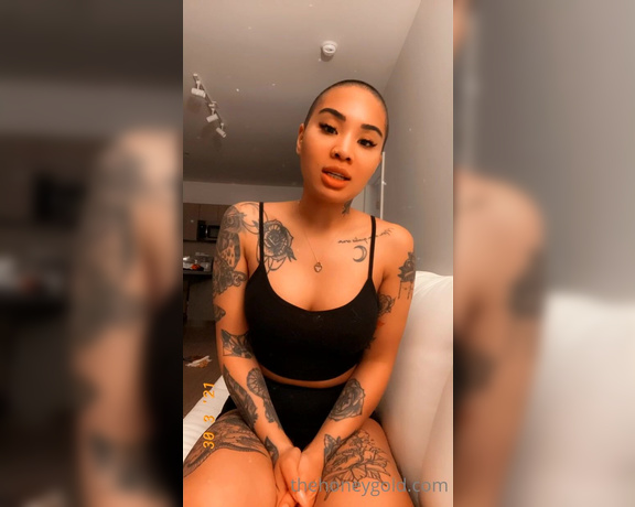 Honey Gold aka Honeygold OnlyFans - Hey guys please watch this especially if you’re waiting for a custom or merchandise Swipe righ 5