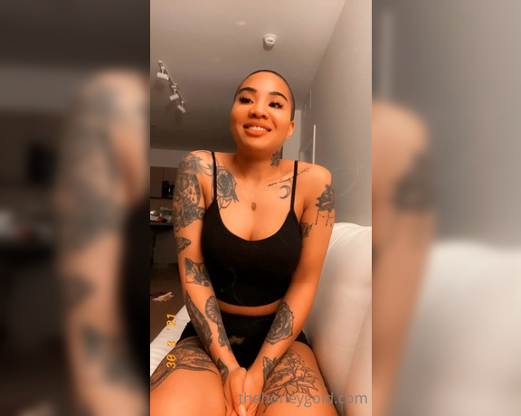 Honey Gold aka Honeygold OnlyFans - Hey guys please watch this especially if you’re waiting for a custom or merchandise Swipe righ 5