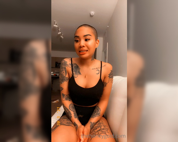 Honey Gold aka Honeygold OnlyFans - Hey guys please watch this especially if you’re waiting for a custom or merchandise Swipe righ 5