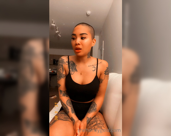 Honey Gold aka Honeygold OnlyFans - Hey guys please watch this especially if you’re waiting for a custom or merchandise Swipe righ 5