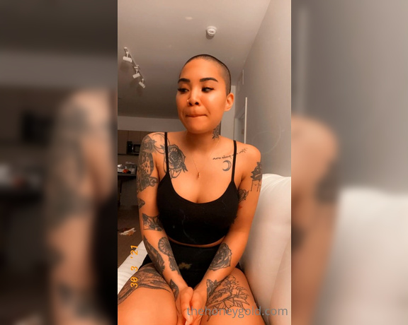 Honey Gold aka Honeygold OnlyFans - Hey guys please watch this especially if you’re waiting for a custom or merchandise Swipe righ 5