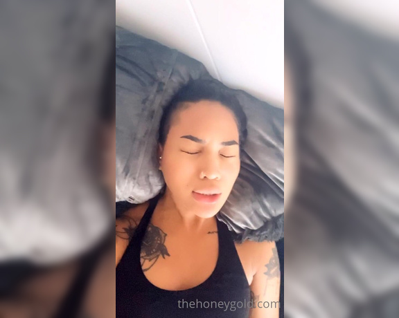 Honey Gold aka Honeygold OnlyFans - Anyone else get that weird neck vein when they cum