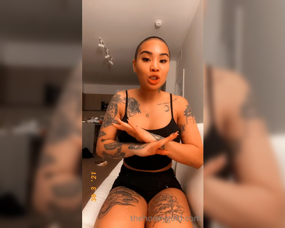 Honey Gold aka Honeygold OnlyFans - Hey guys please watch this especially if you’re waiting for a custom or merchandise Swipe righ 3