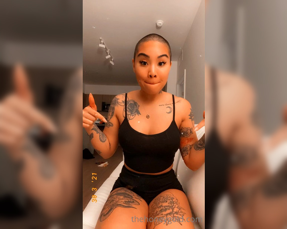 Honey Gold aka Honeygold OnlyFans - Hey guys please watch this especially if you’re waiting for a custom or merchandise Swipe righ 3