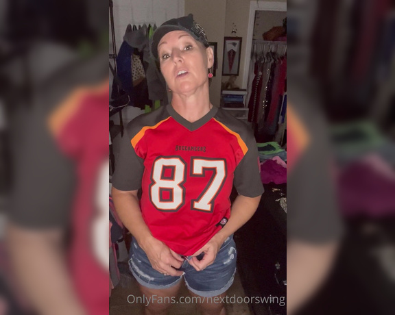 Mrs. Cora Cox aka Nextdoorswing OnlyFans - Bucs win, tailgating, rookie TE Otton…happy Sunday