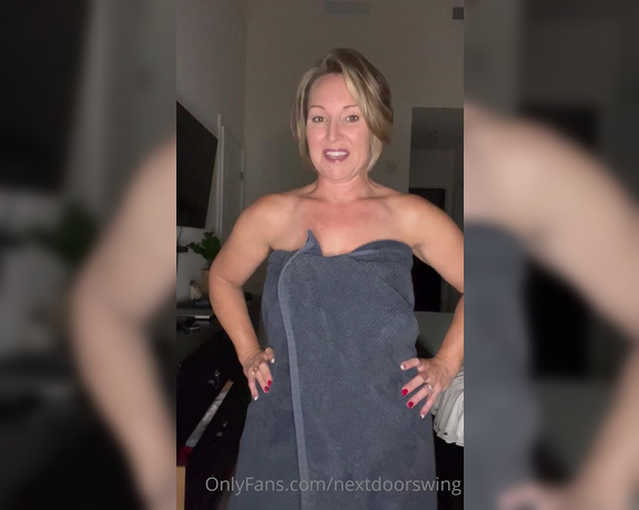 Mrs. Cora Cox aka Nextdoorswing OnlyFans - Saturday night Chatty Chat! Bar hopping, pineapple earrings giving out subliminal messages, video