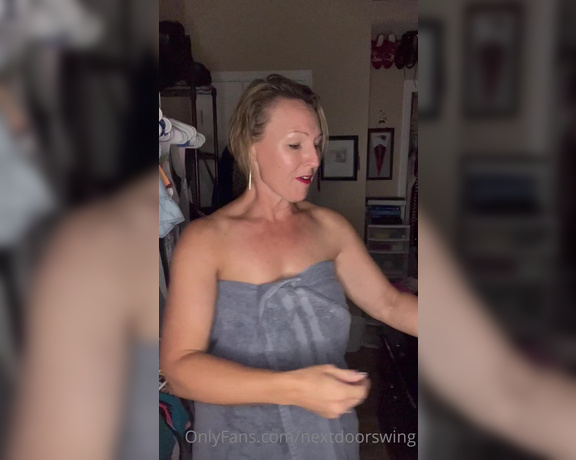 Mrs. Cora Cox aka Nextdoorswing OnlyFans - Happy Wednesday, work today, errands, made a video for you, I might have had cum on my chin, Bucs